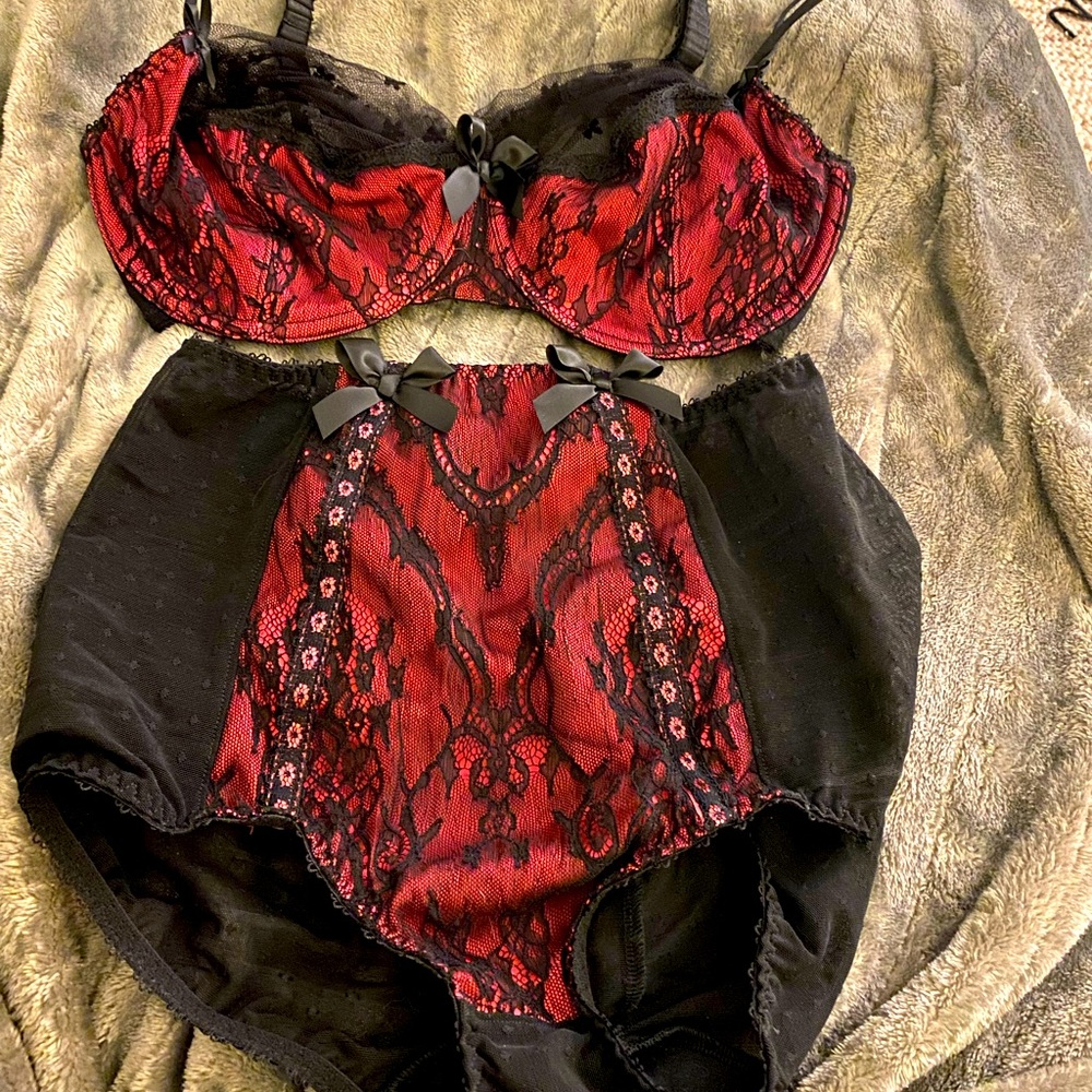 Handmade lingerie set from Buttress and Snatch. 30FF UK size/30G American